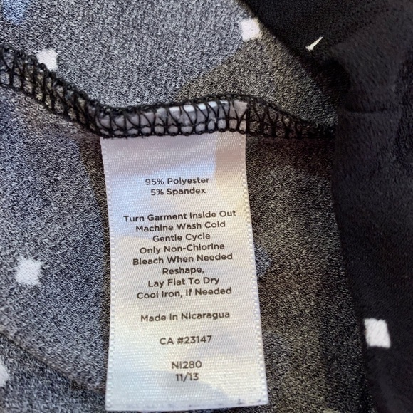 Talbots Outlet Sleeveless Top With Black And White Print With Tie Front PM - Picture 4 of 6